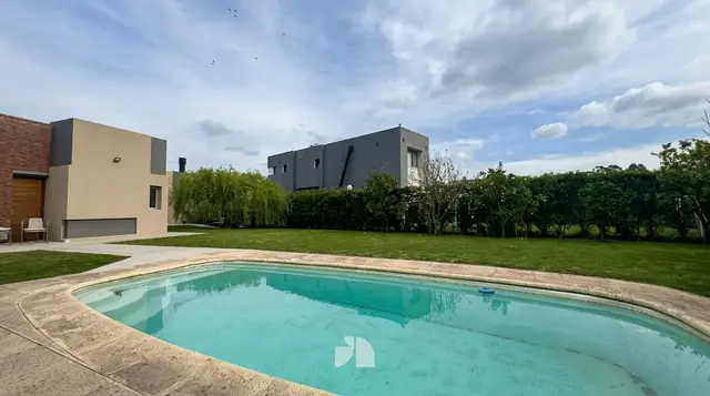 Casa de 4 ambientes en alquiler en Arenas del Sur