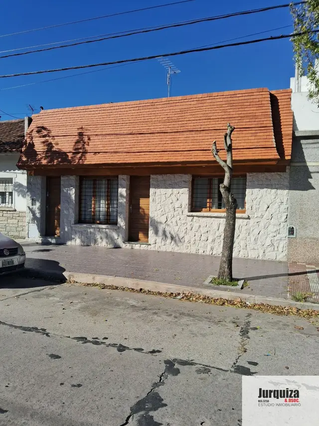 Casa de 4 ambientes en venta en DON BOSCO