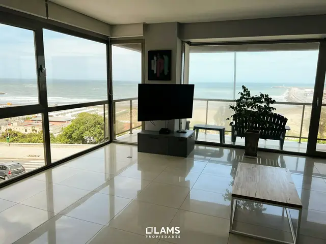Departamento de 3 ambientes en alquiler temporario en Playa Grande