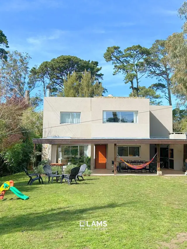 Casa de 4 ambientes en alquiler temporario en Bosque Peralta Ramos