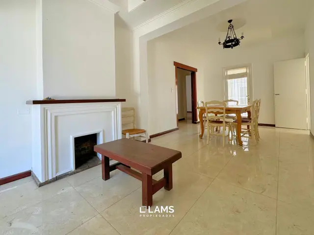 Departamento de 4 ambientes en venta en PRIMERA JUNTA