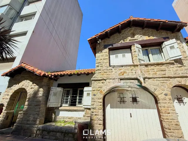 Casa de 5 ambientes en venta en LA PERLA