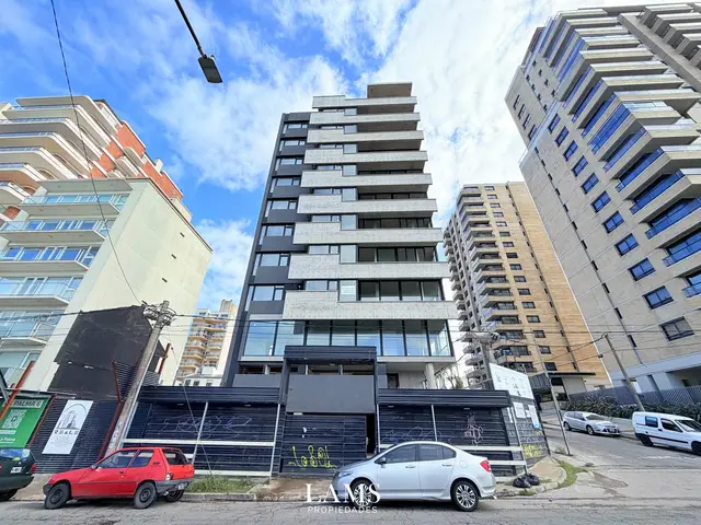 Departamento de 4 ambientes en venta en Playa Grande