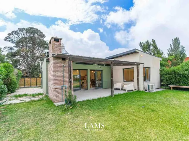 Casa de 3 ambientes en venta en LOS ACANTILADOS