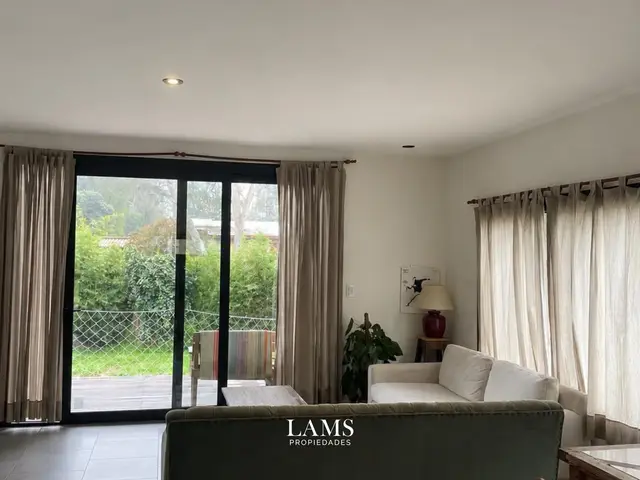 Casa de 3 ambientes en alquiler en Bosque Peralta Ramos