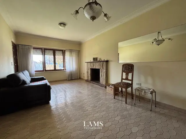 Casa de 5 ambientes en venta en VILLA PRIMERA