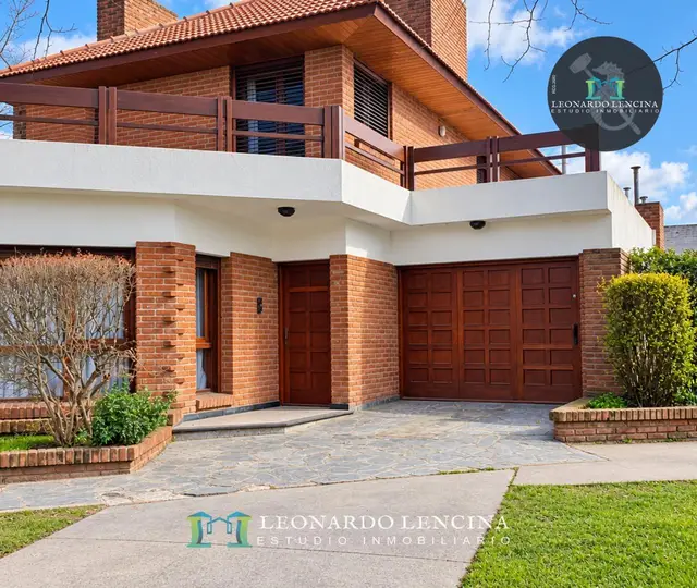 Casa de 5 ambientes en venta en SANTA MONICA