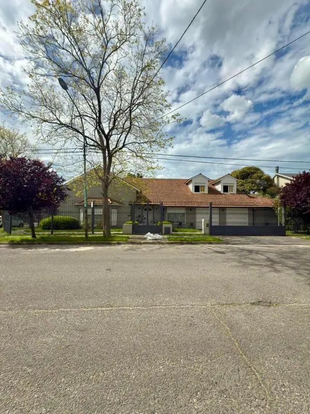 Casa de 6 ambientes en venta en DIVINO ROSTRO