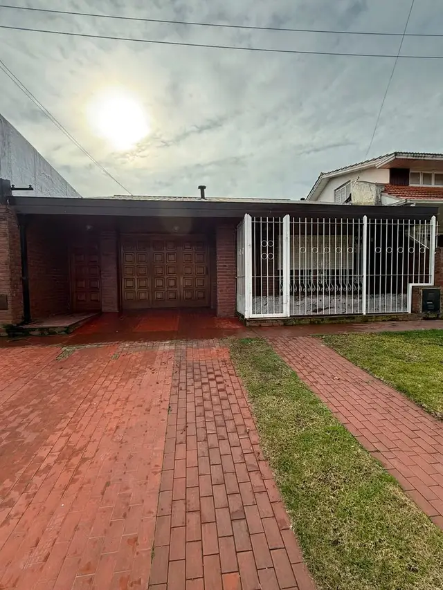 Casa de 4 ambientes en venta en VILLA LOURDES