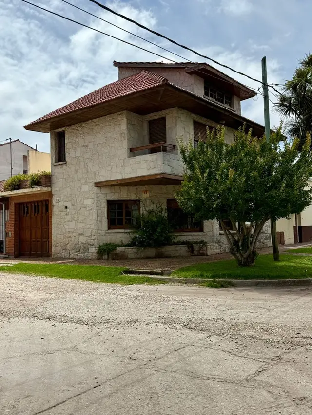 Casa de 5 ambientes en venta en VILLA LOURDES