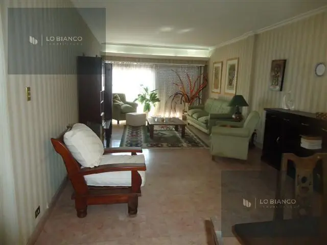 Departamento de 4 ambientes en venta en Centro