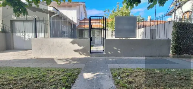 Casa de 2 ambientes en venta en PARQUE LURO