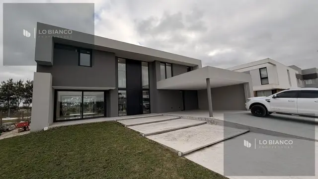 Casa de 4 ambientes en venta en Tierras del Mar
