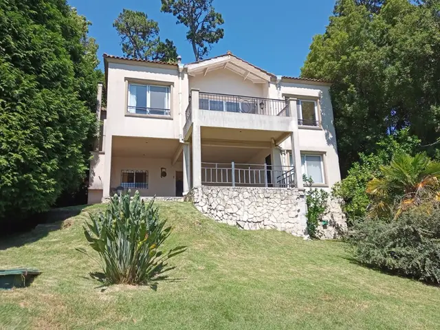 Casa de 5 ambientes en venta en SIERRA DE LOS PADRES