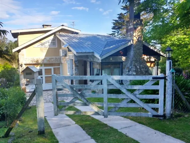 Casa de 4 ambientes en venta en SIERRA DE LOS PADRES