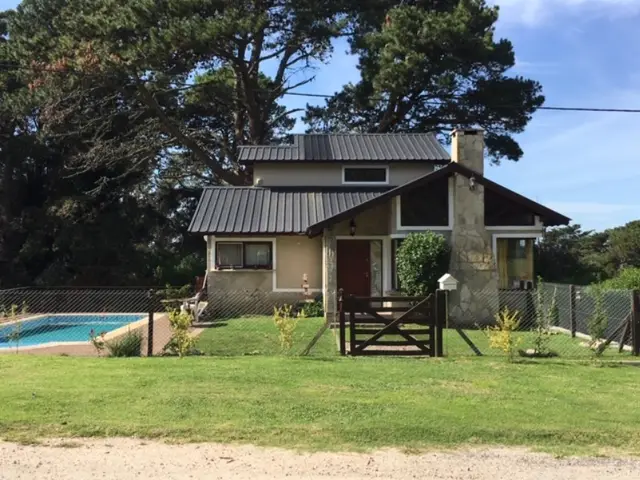 Casa de 4 ambientes en venta en SIERRA DE LOS PADRES