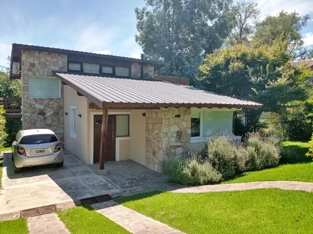 Casa de 4 ambientes en venta en SIERRA DE LOS PADRES