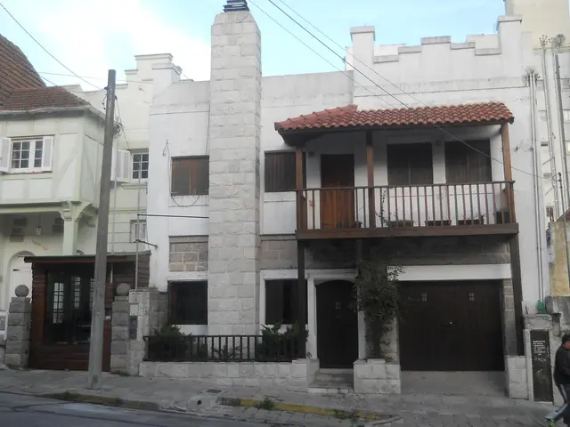Casa de 4 ambientes en venta en LA PERLA