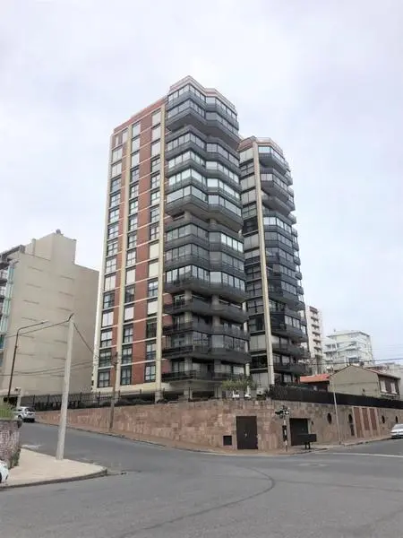 Departamento de 4 ambientes en venta en PLAYA GRANDE