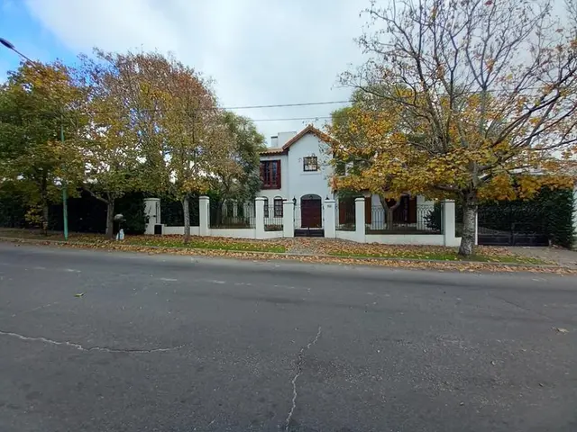 Casa de 6 ambientes en venta en LOS TRONCOS