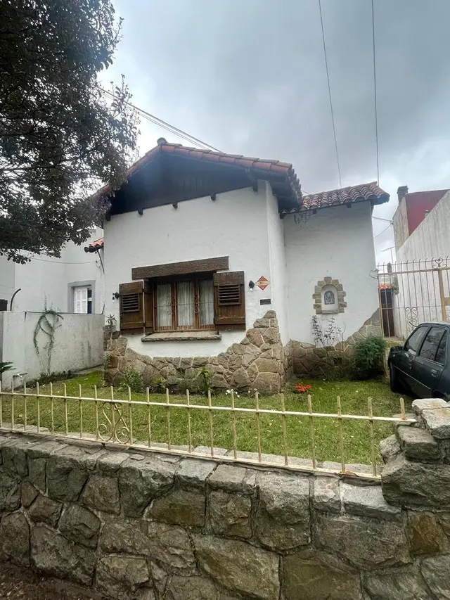 Casa de 4 ambientes en venta en LA PERLA