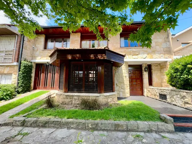 Casa de 6 ambientes en venta en LOS TRONCOS