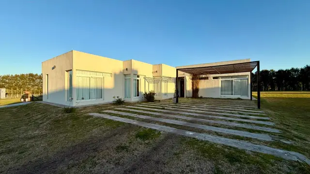 Casa de 4 ambientes en venta en Tierras del Mar