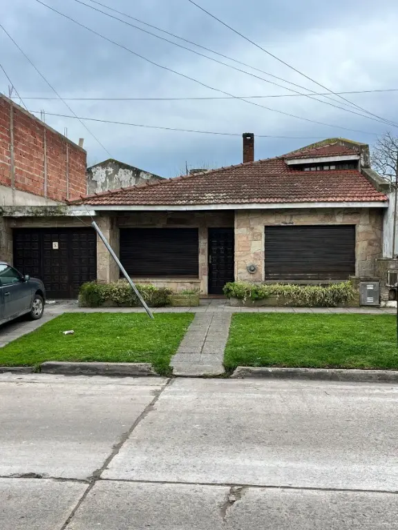 Casa de 4 ambientes en venta en VILLA LOURDES