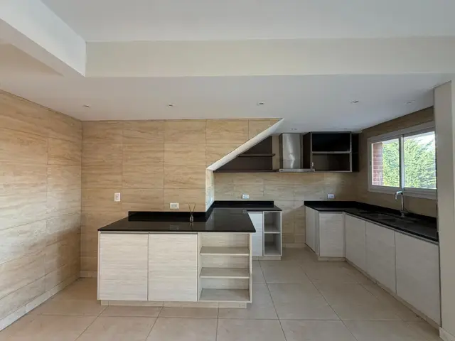 Departamento de 4 ambientes en alquiler en LAS CANTERAS