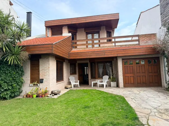 Casa de 4 ambientes en venta en LOS TRONCOS