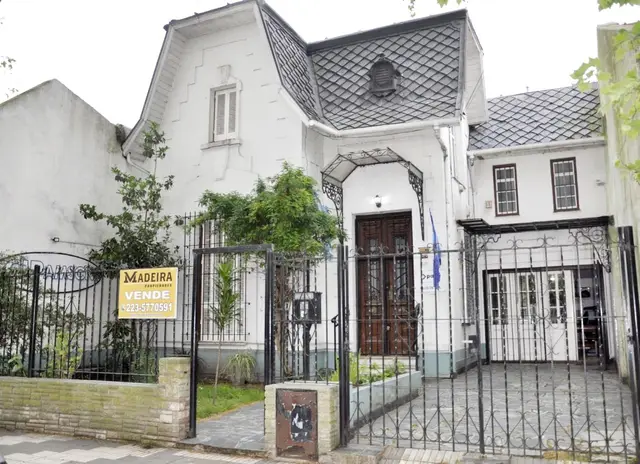 Casa de 5 ambientes en venta en LA PERLA