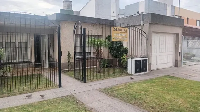 Casa de 3 ambientes en venta en PARQUE LURO