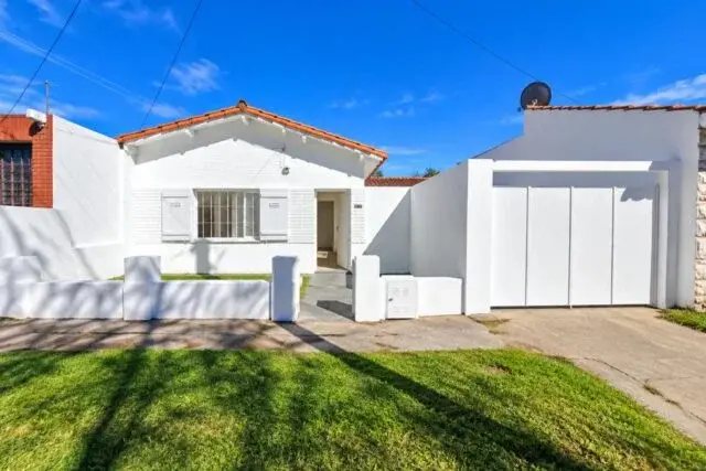 Casa de 3 ambientes en venta en Las Avenidas