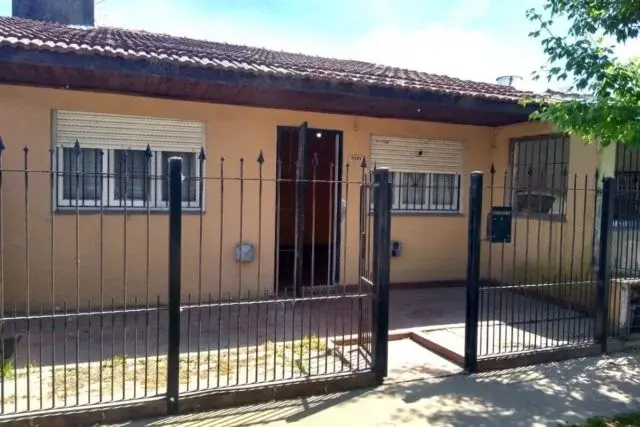 Casa de 3 ambientes en venta en Coronel Dorrego