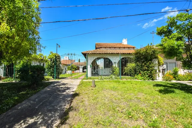 Casa de 6 ambientes en venta en LOS PINARES
