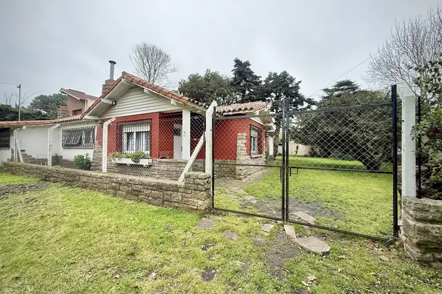 Casa de 6 ambientes en venta en LOS ACANTILADOS