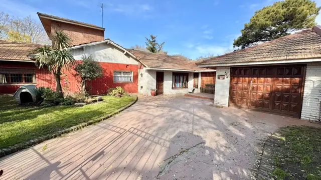 Casa de 5 ambientes en venta en BOSQUE ALEGRE