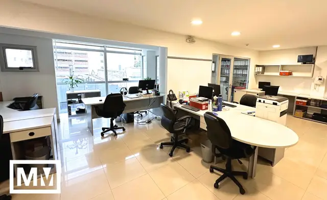 Local de 4 ambientes en venta en Centro