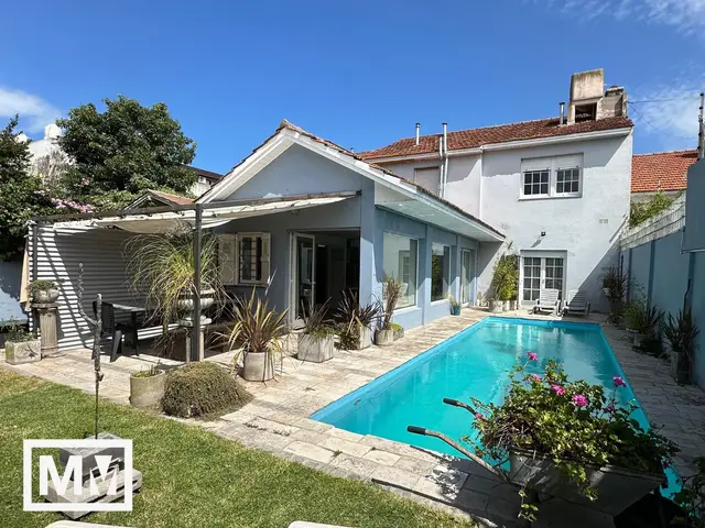 Casa de 4 ambientes en venta en LOS TRONCOS