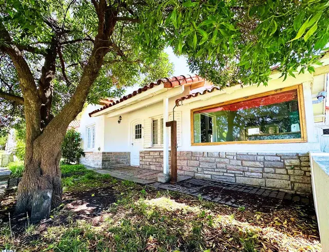 Casa de 2 ambientes en venta en LOS ACANTILADOS