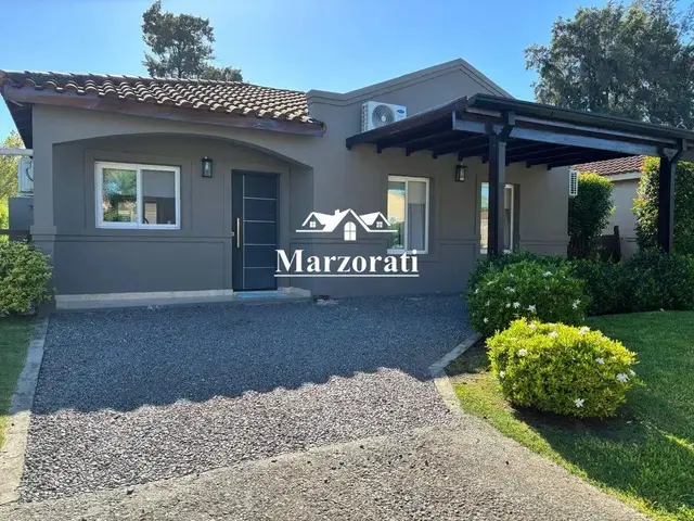 Casa de 3 ambientes en venta en LAS LILAS