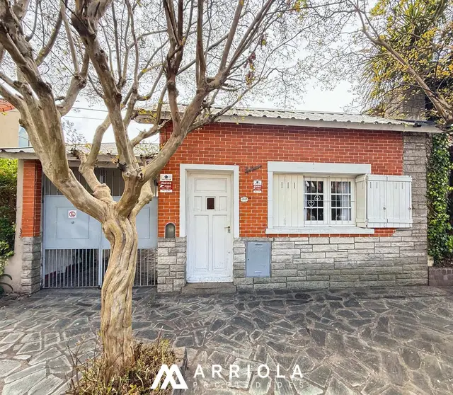 Casa de 2 ambientes en venta en LOS TRONCOS