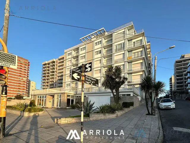 Departamento de 3 ambientes en venta en Playa Grande