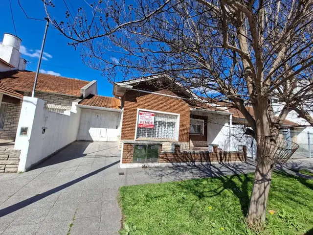 Casa de 4 ambientes en venta en Villa Primera