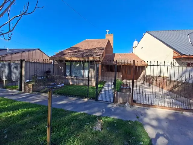 Casa de 4 ambientes en venta en VILLA PRIMERA