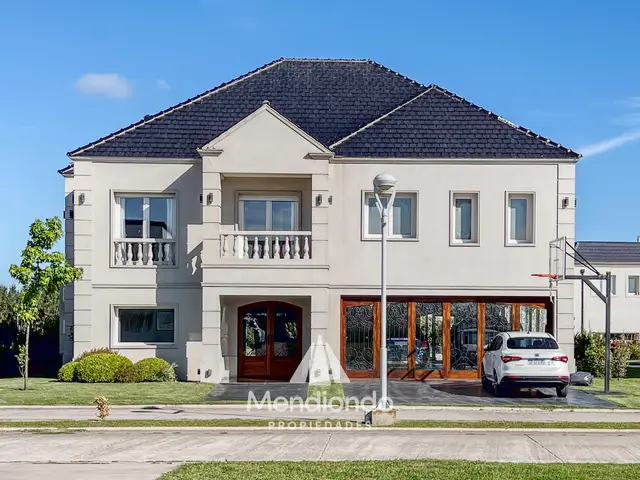Casa de 5 ambientes en venta en Tierras del Mar