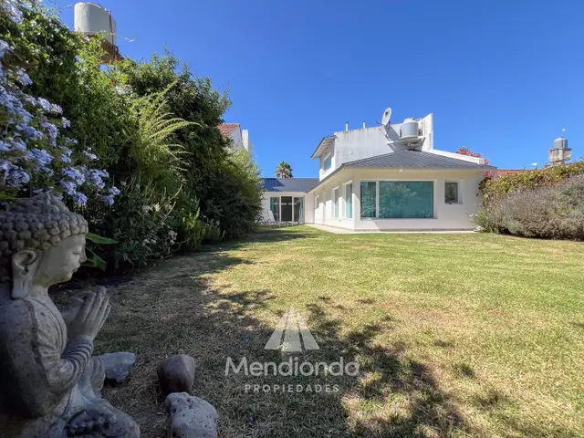 Casa de 3 ambientes en venta en GENERAL ROCA
