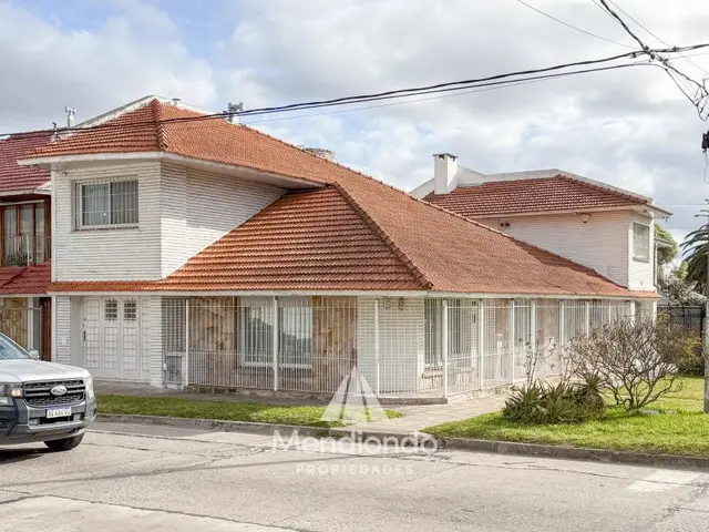 Casa de 4 ambientes en venta en PRIMERA JUNTA