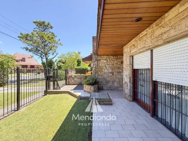 Casa de 4 ambientes en venta en GENERAL ROCA