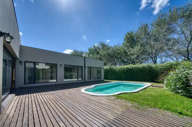 Casa de 3 ambientes en venta en LOS ACANTILADOS